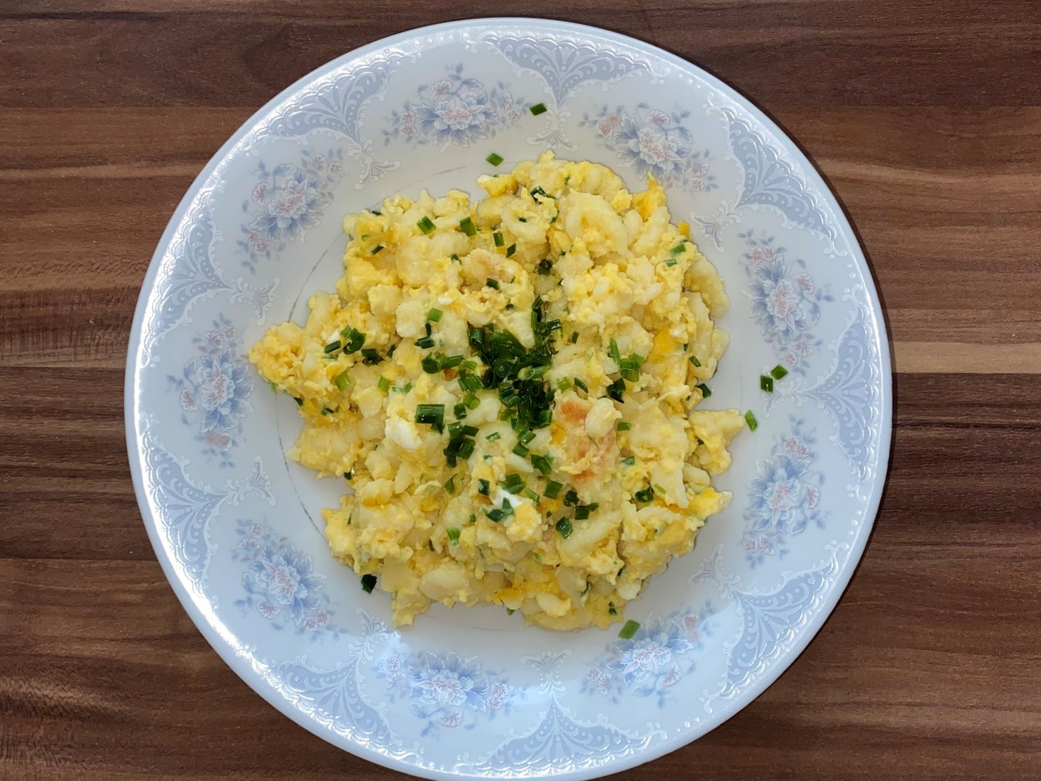 Eiernockerl mit Schnittlauch und Röstzwiebeln