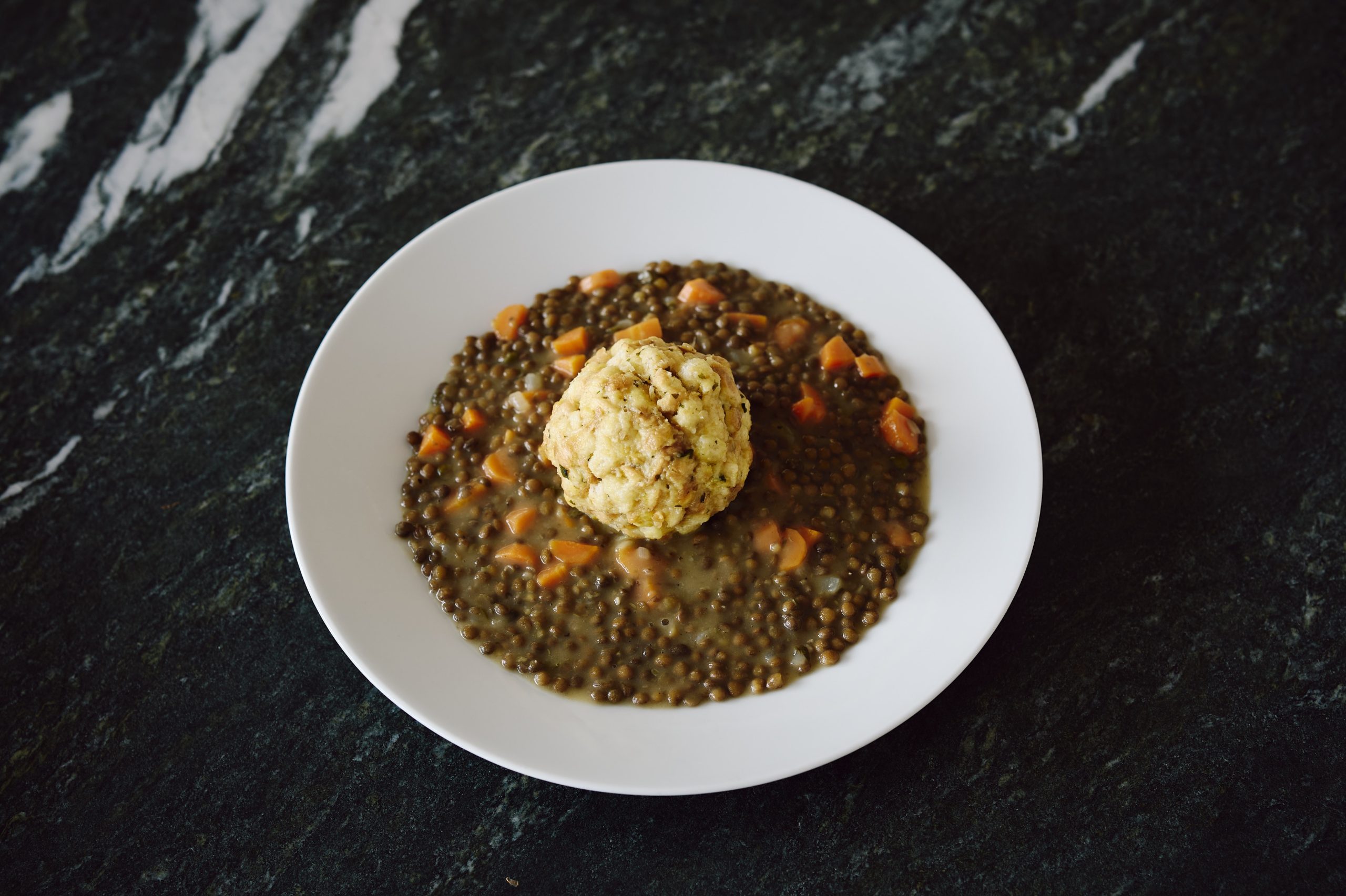 Linsen mit Semmelknödel