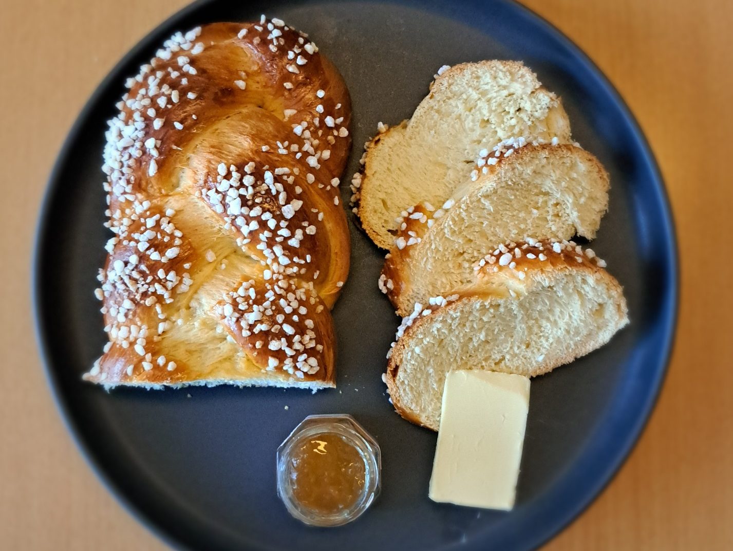 Striezel mit Hagelzucker